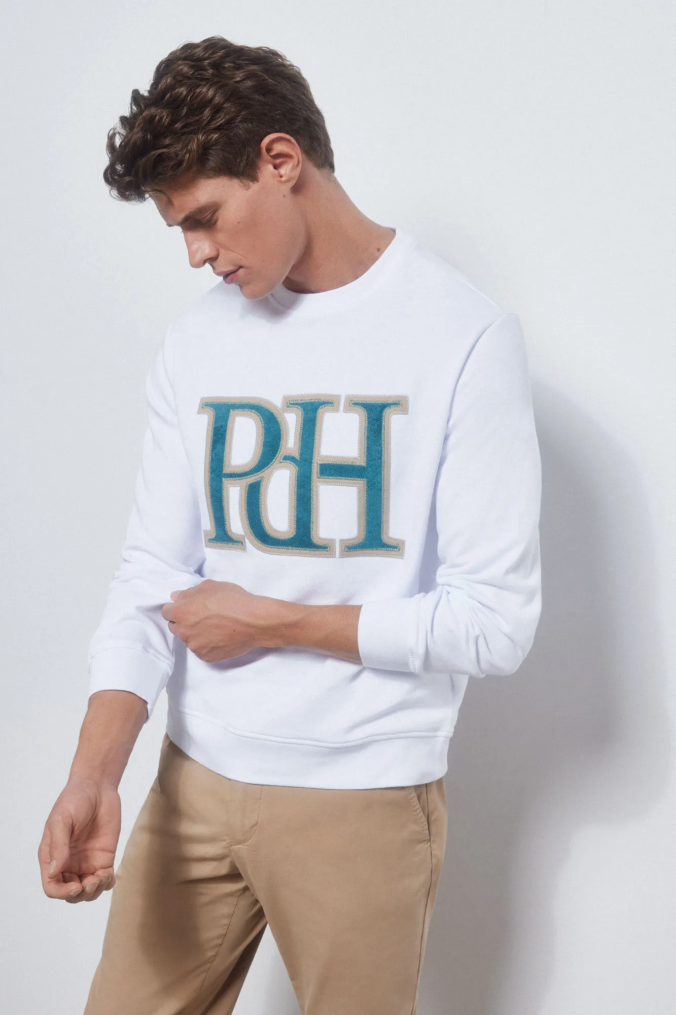 crew neck sweatshirt logo