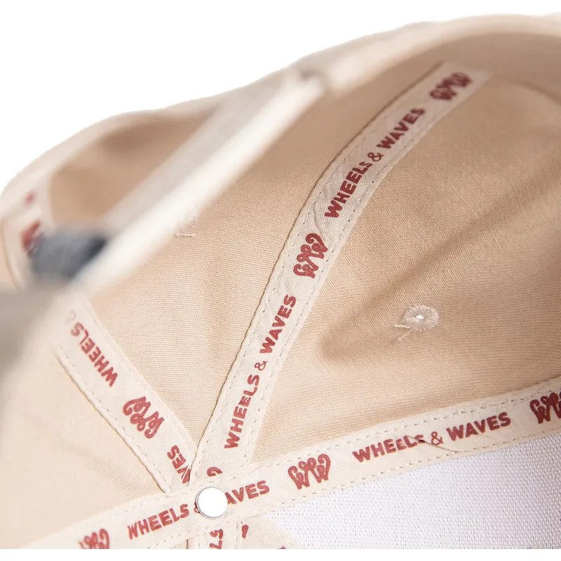 Gorra plana beige snapback Skateboarding WW24 de Wheels And Waves