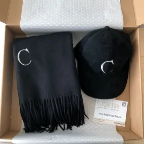 PACK REGALO BUFANDA Y GORRA NEGRA PERSONALIZADAS