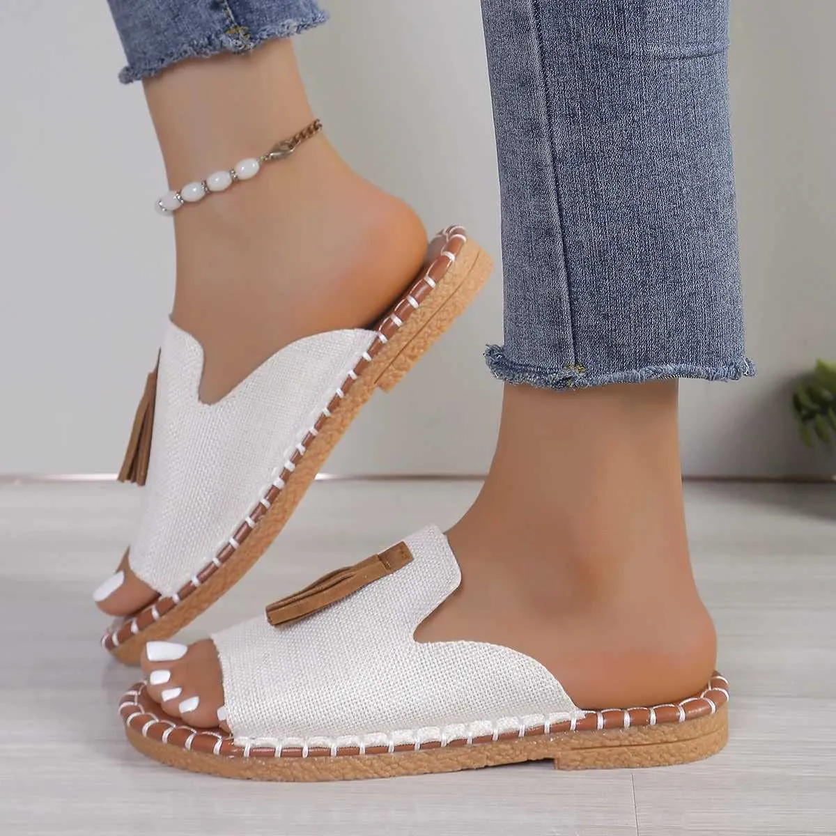 Playa para mujeres zapatillas de vacaciones informales 2024 Summer NUEVA Fashion Fringe zapatos planos al aire libre Sandalias d