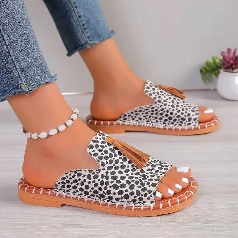 Playa para mujeres zapatillas navideñas informales 2024 Summer NUEVA Fashion Fringe zapatos planos al aire libre Sandalias abier