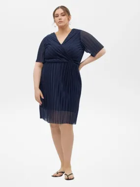 Vestido corto plisado 'Vero Moda Curve' - AZUL