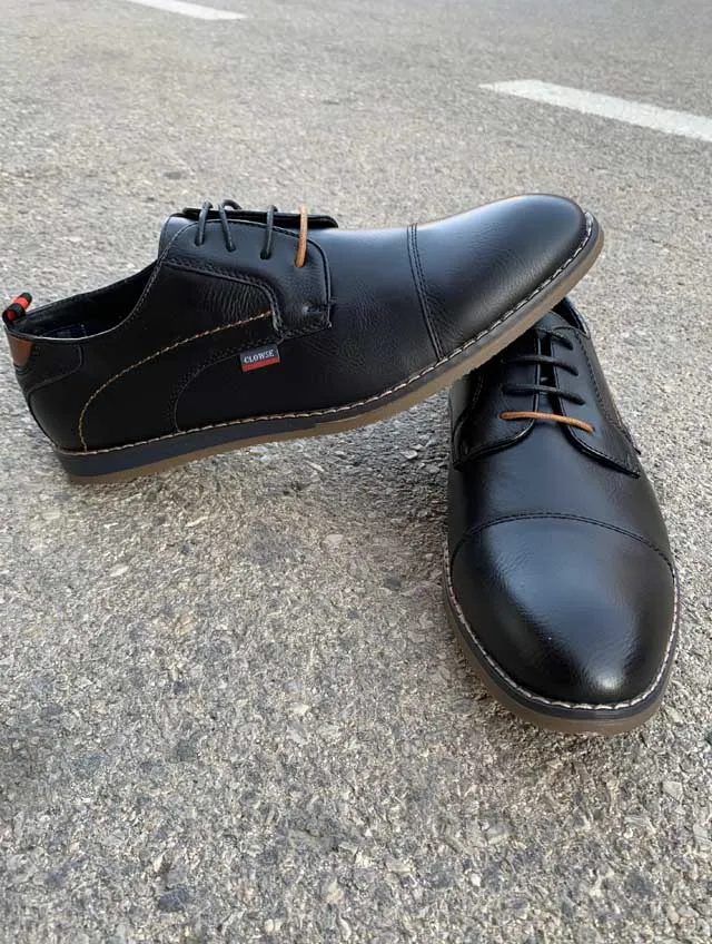 Zapato negro de vestir