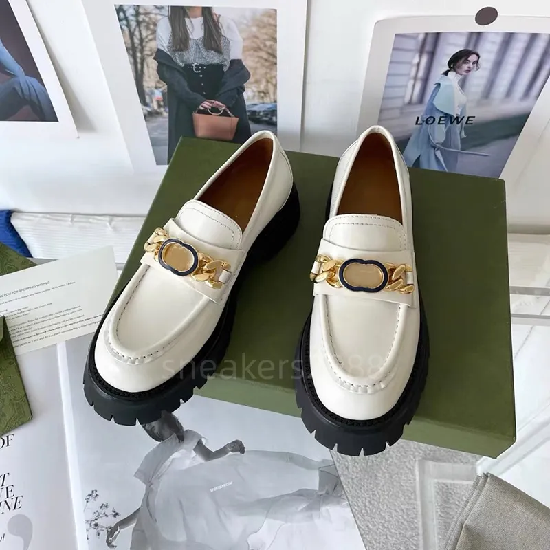 Zapatos clásicos de diseño de lujo con tacón plano y letras inferiores de goma, mocasines de cuero con botones de metal para muj